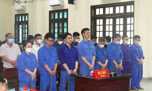 Xét xử 14 cựu cán bộ hải quan Hải Phòng tiếp tay buôn lậu