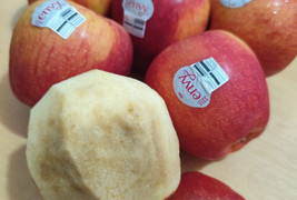 Quả táo bên ngoài tươi rói, bên trong bị thâm có phải do chất bảo quản?