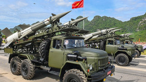 'Nỏ thần' tên lửa S-125-VT gây chấn động lễ diễu binh 2/9 