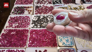 Đá quý ‘triệu đô’ bày bán như rau ở khu chợ độc nhất Hà Nội 