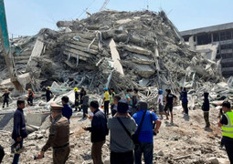 Vụ sập tòa nhà ở Bangkok: Ông trùm xây dựng Thái Lan và 21 nghi phạm bị truy tố
