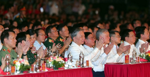 Tổng Bí thư Tô Lâm dự chương trình chính luận nghệ thuật 'Dưới cờ vinh quang'