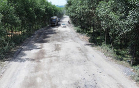 Tỉnh lộ huyết mạch nối cao tốc ở Huế 'nát như tương': Chi hơn 71 tỷ khắc phục
