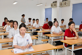 Thí sinh bất an 'rải' nguyện vọng như mưa: Cần chuẩn hoá đề thi