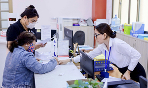 Bộ Nội vụ nêu nguyên nhân gần 36.000 viên chức xin thôi việc trong 3 năm