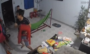 Quảng Ngãi: Điều tra vụ anh cầm ghế phang tới tấp em gái khiến dư luận phẫn nộ