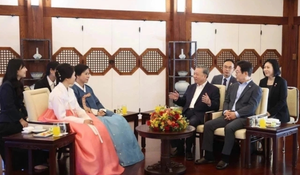 Tổng Bí thư Tô Lâm thưởng thức tiệc trà cùng Tổng thống Hàn Quốc