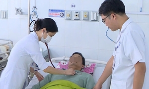 20 y bác sĩ giành giật sự sống cho người đàn ông nhồi máu cơ tim ngừng tuần hoàn