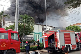 Cháy lớn tại khu công nghiệp Nam Tân Uyên, TP.HCM