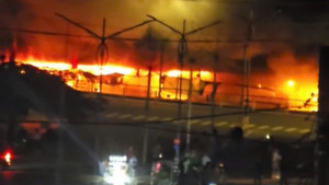 Cháy chợ thực phẩm Tam Nông ở Đồng Tháp, 31 ki ốt bị thiêu rụi