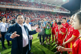 Thủ tướng động viên, tuyển nữ Việt Nam hứa thắng Thái Lan để cảm ơn người hâm mộ