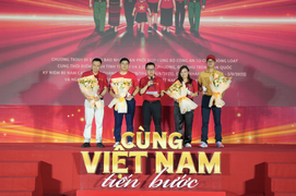 'Cùng Việt Nam tiến bước', Vietnam Airlines gắn kết triệu trái tim