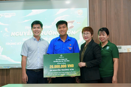 Tập đoàn Trường Tươi trao học bổng cho thủ khoa khối C00 kỳ thi THPT 2025