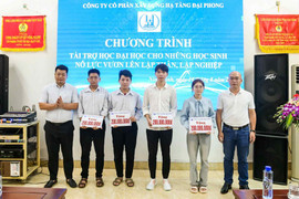 Ninh Bình: Trao học bổng trị giá hơn 2 tỷ đồng cho học sinh nghèo vượt khó