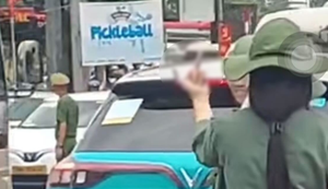 Người nhà nói gì sau hành vi phản cảm của 3 học sinh khi đoàn xe A80 đi qua?