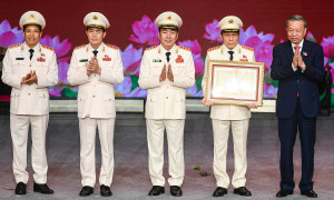 Lực lượng Công an Nhân dân nhận Huân chương Sao Vàng lần thứ 5