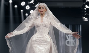 Hoa hậu Kỳ Duyên đẹp như công nương khi diện váy cưới trên sàn diễn