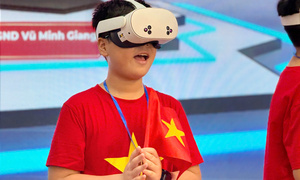 'Xuyên không' cùng lòng yêu nước
