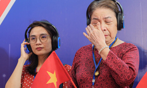 Khoảnh khắc xúc động của khán giả khi 'xuyên không' về ngày 2/9/1945 lịch sử