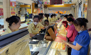 Đầu tư vàng từ đầu năm, người mua lãi bao nhiêu?