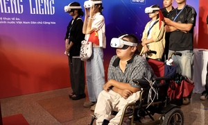 Những vị khách đặc biệt trong chuyến 'xuyên không' trở về thời khắc thiêng liêng