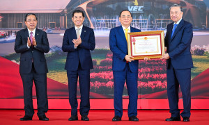 Tập đoàn Vingroup được trao Huân chương Lao động hạng Nhất