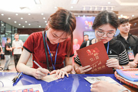 Những dòng lưu bút xúc động sau trải nghiệm 'Trở về thời khắc thiêng liêng'