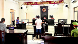 Tài xế đi bán tải trên bãi biển đông người bị xử phạt 6 tháng tù