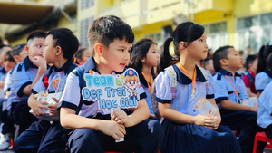 Học sinh lớp 1 tại TP.HCM tựu trường