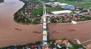 Hình ảnh khác lạ của cầu Phong Châu trước ngày hợp long