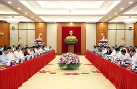 Bộ Chính trị làm việc với Ban Thường vụ Thành ủy Hà Nội và Thành ủy TP.HCM