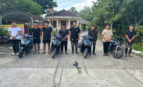 Nhóm côn đồ cầm tuýp sắt, súng ná bắn đạn bi tấn công người đi đường