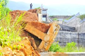 Hồ chứa nước trăm tỷ ở Lâm Đồng: Hứa hẹn tưới tiêu, thực tế sạt lở tiêu điều
