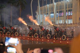 21 loạt đại bác rền vang, mở màn buổi tổng hợp luyện mừng 80 năm Quốc khánh