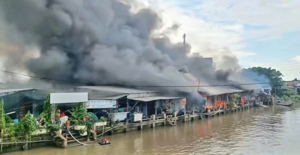 Cháy chợ ở Cà Mau, 56 ki-ốt bị thiêu rụi