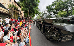 Người dân đến xem diễu binh A80 gửi xe ở đâu?