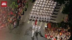 16.300 chiến sĩ tổng hợp luyện diễu binh trong tiếng reo hò cổ vũ của nhân dân