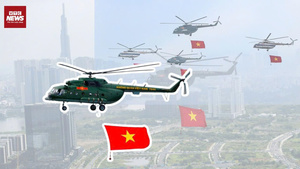 Hình ảnh phi đội trực thăng kéo cờ, biểu tượng hùng thiêng trên bầu trời Hà Nội