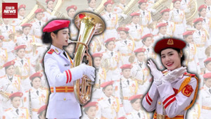 Bí mật sau những chiếc kèn nặng gần 20kg của khối nữ Quân nhạc 