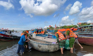 Ban Bí thư chỉ đạo ứng phó bão số 5 đang hướng vào miền Trung