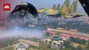 Quảng trường Ba Đình nhìn từ buồng lái Su-30MK2 trong ngày hợp luyện