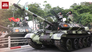 Đoàn xe tăng oai hùng tiến về Quảng trường Ba Đình