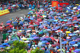 Biển người đội nắng, dầm mưa chờ xem tổng hợp luyện diễu binh