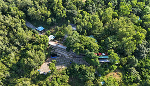 Những công trình đồ sộ 'mọc' trái phép trên lưng chừng núi ở Quy Nhơn