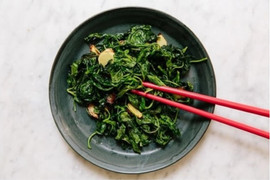 Loại rau được ví là 'món ăn trường thọ', ở chợ Việt chỉ vài nghìn một bó