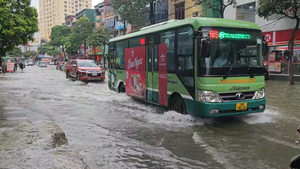 Hà Nội: Nước rút chậm, vẫn còn 20 điểm ngập nặng 