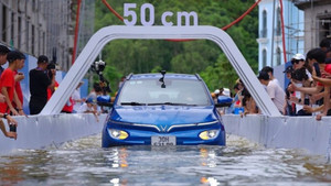 Xe ô tô điện có thể chịu ngập nước được bao lâu? 
