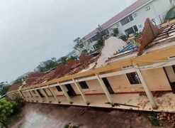 Hàng trăm cơ sở giáo dục ở miền Trung hoang tàn sau bão số 5