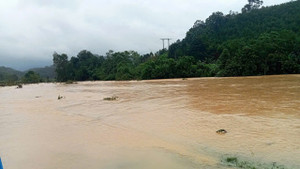 Xã miền núi ở Thanh Hoá bị lũ cô lập, mất liên lạc nhiều ngày