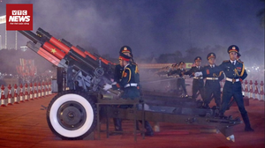 Rền vang 15 khẩu đại bác khai hỏa: Âm vang hào hùng của lịch sử dân tộc